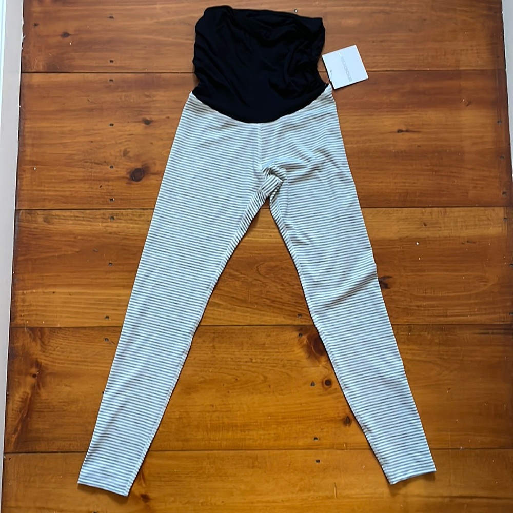 NWT Beyond the Bump striped maternity yoga leggings in size Medium